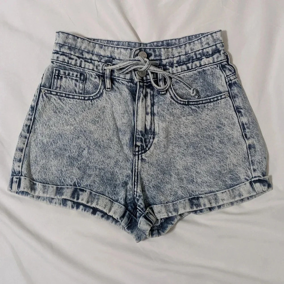 Pacsun Drawn Blue Denim Mom Shorts, Color Light Acid Wash Size 25 - Picture 4 of 16